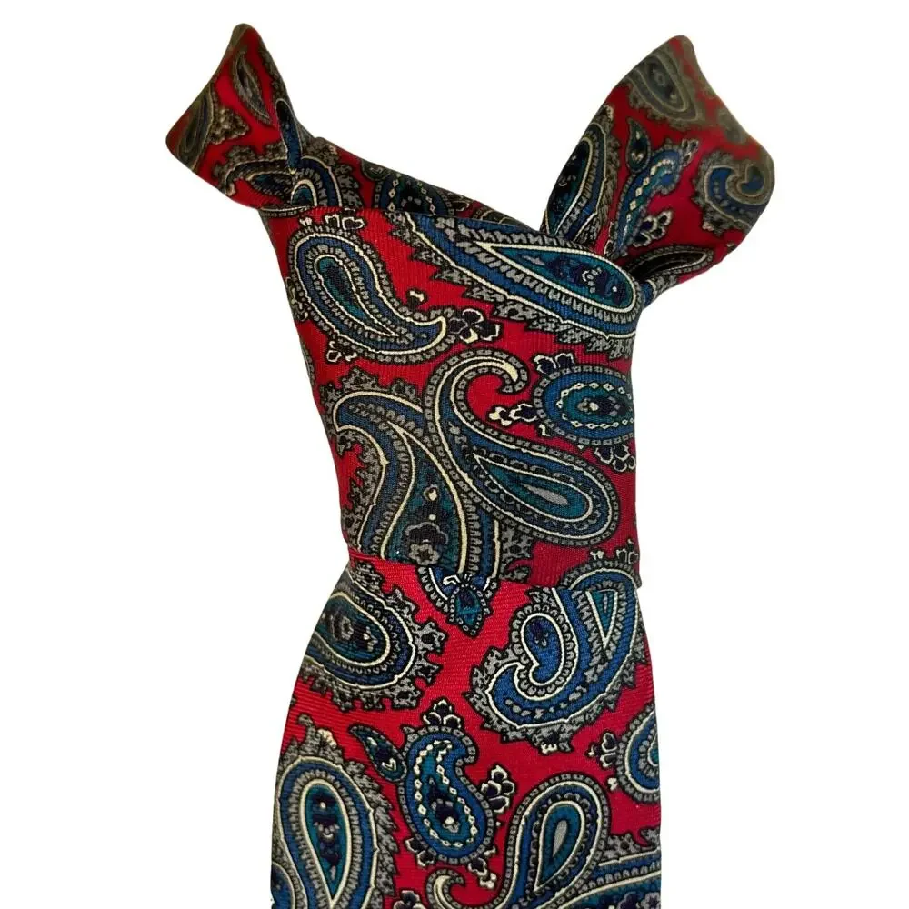 417 by Van Heusen Tie Red Blue Paisley Classic Pointed Red Blue Silk Necktie